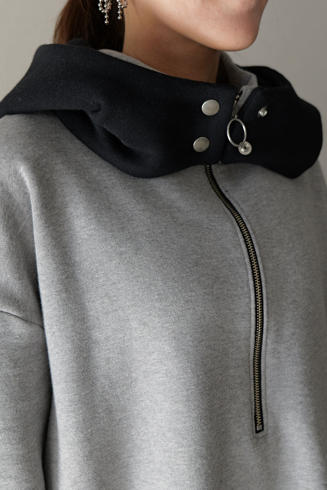 COMFY】ハーフZIPスウェットトップス – un number