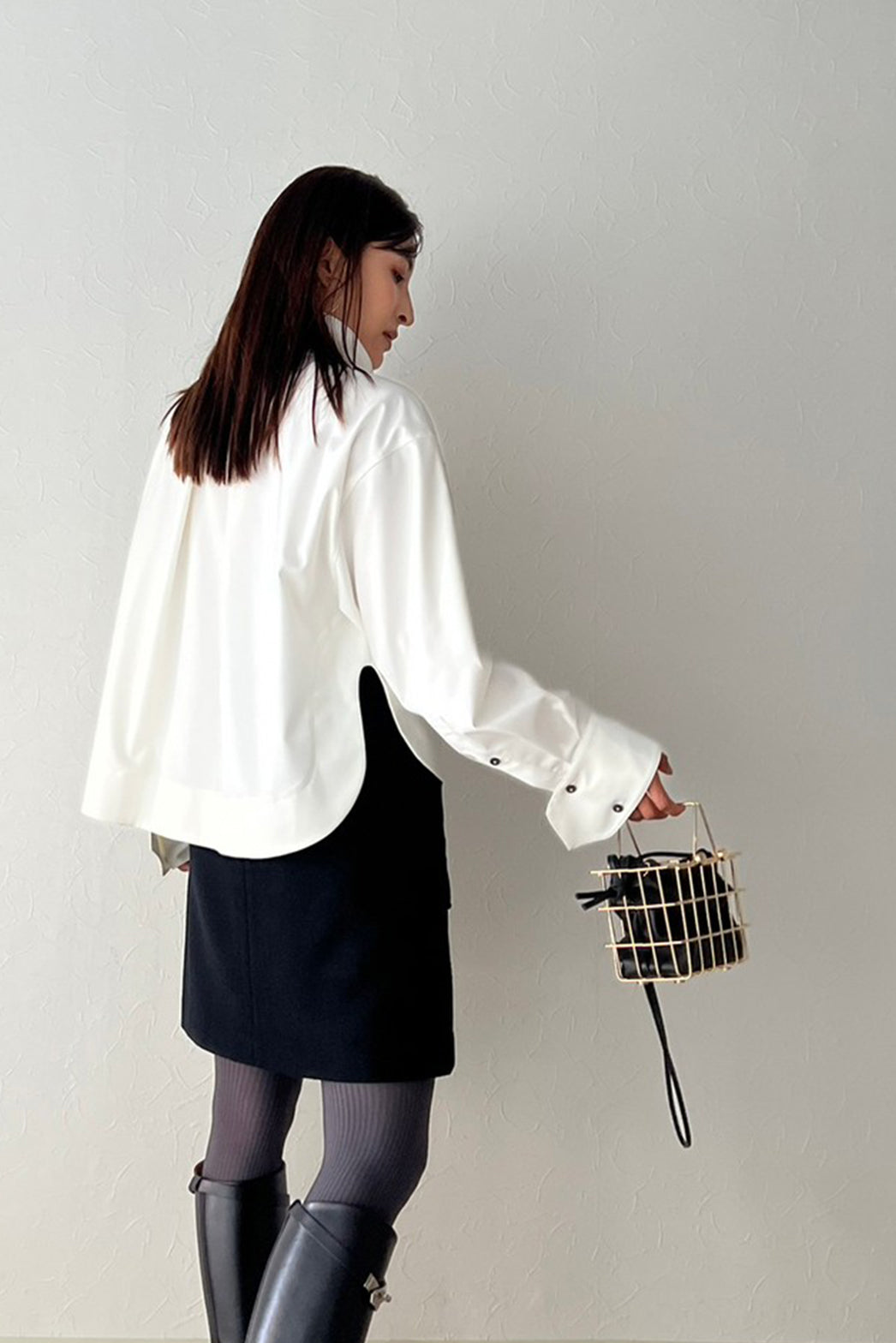 Jess】ショートハイネックシャツ – un number