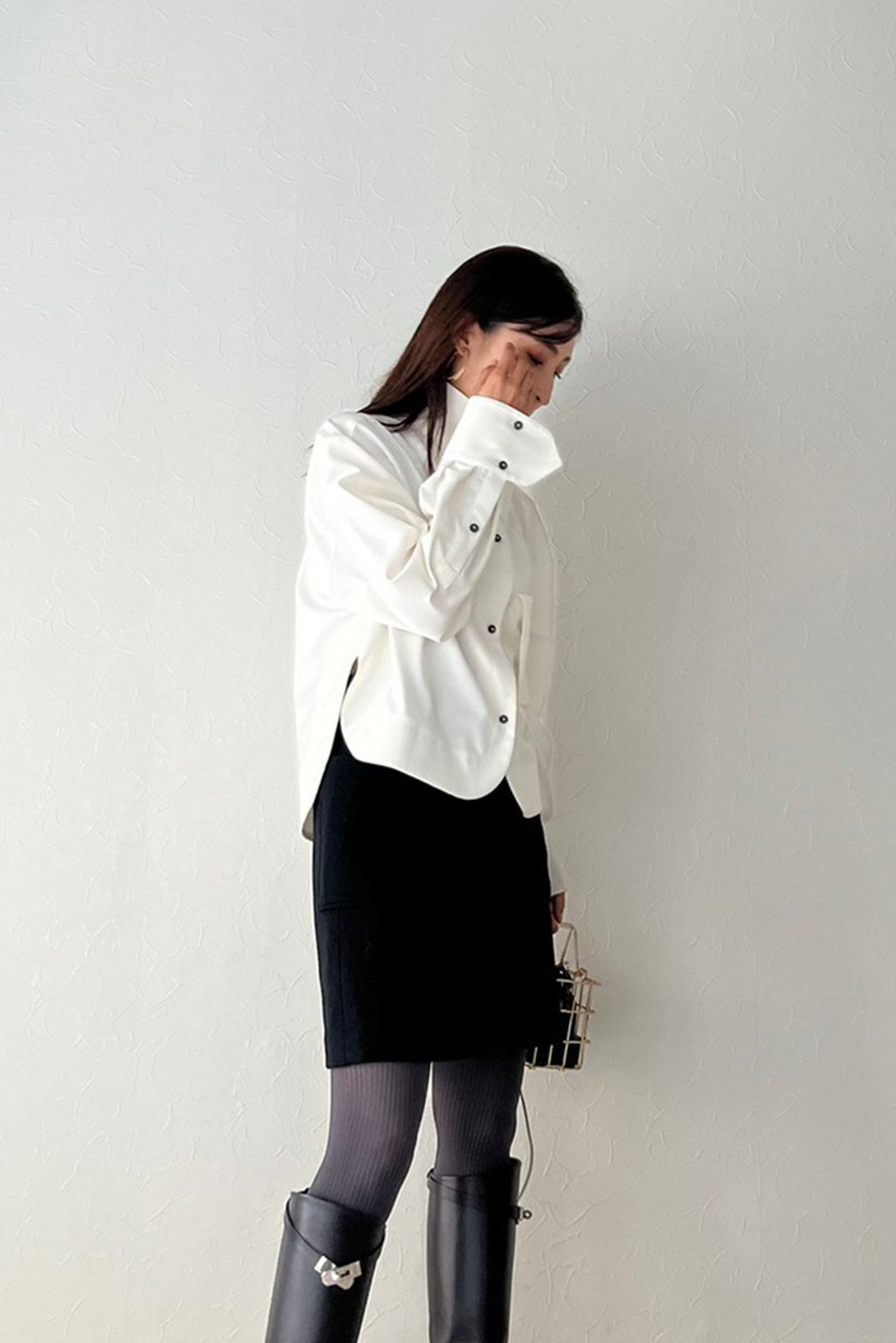 Jess】ショートハイネックシャツ – un number