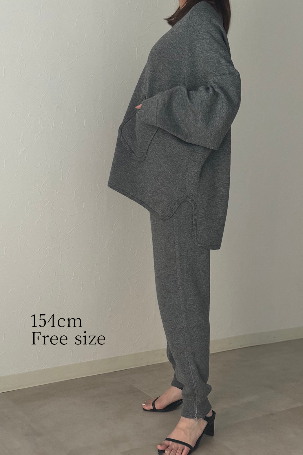 WAG】Vネックリバーシブルニットポケットあり – un number